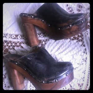 Beautifully distressed Bedstu clogs!!! Rare